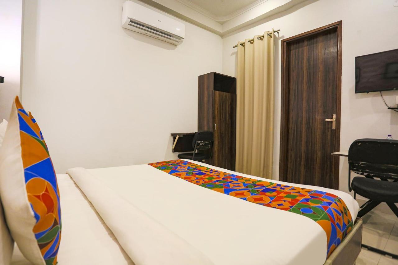 Fabhotel Novel Suites - Nr Yashobhoomi Convention Centre Нью-Дели Экстерьер фото