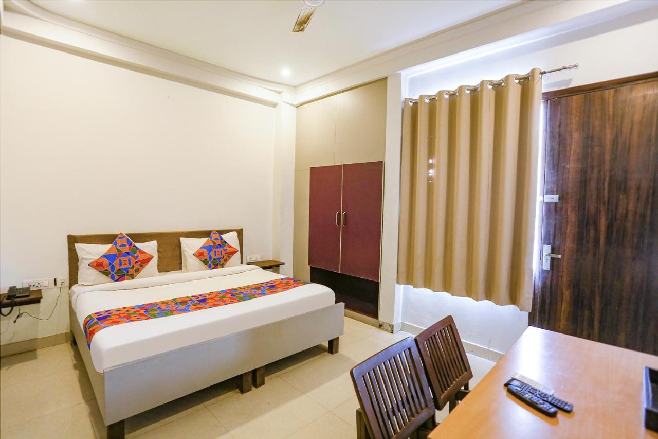 Fabhotel Novel Suites - Nr Yashobhoomi Convention Centre Нью-Дели Экстерьер фото