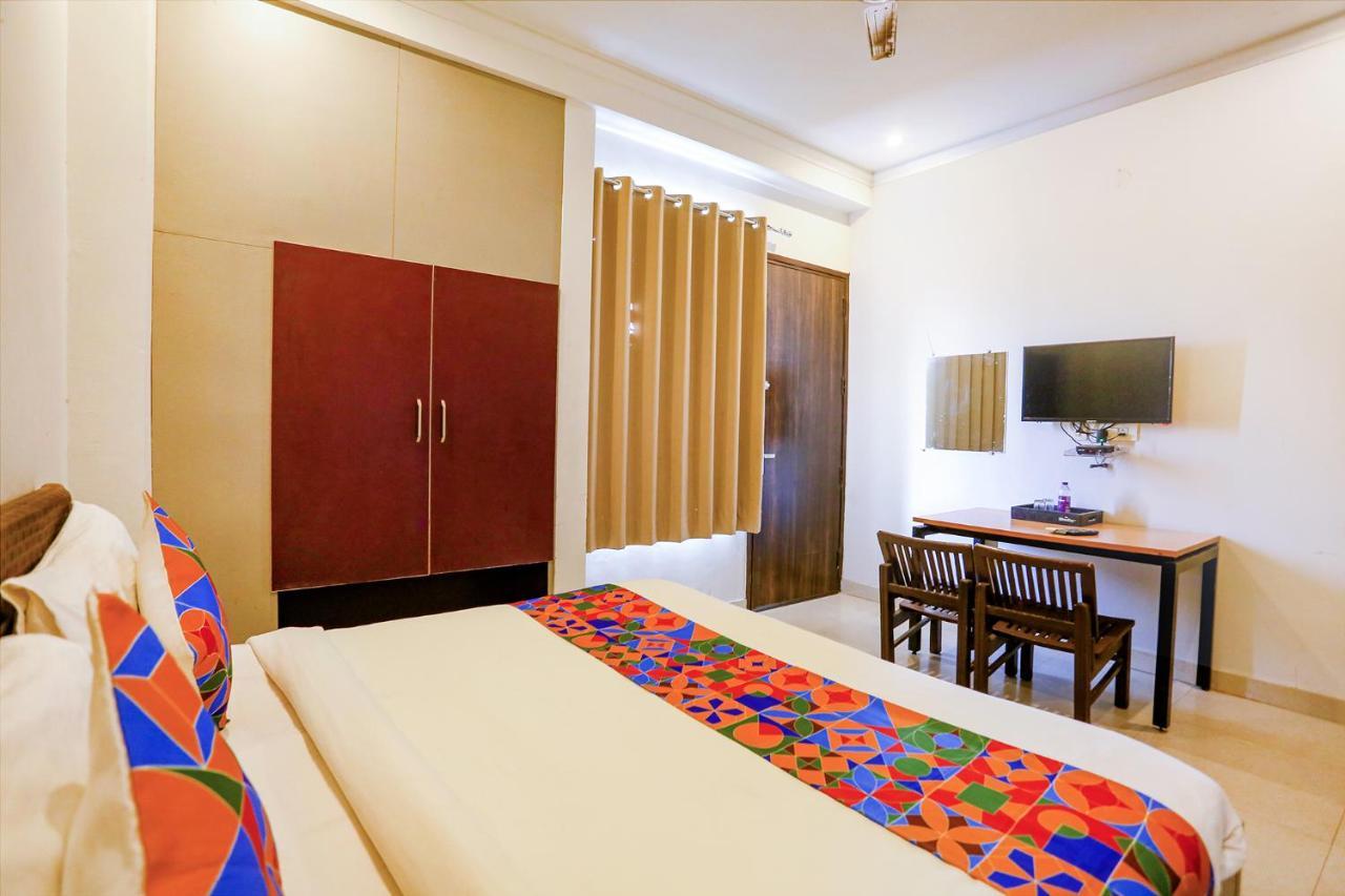 Fabhotel Novel Suites - Nr Yashobhoomi Convention Centre Нью-Дели Экстерьер фото